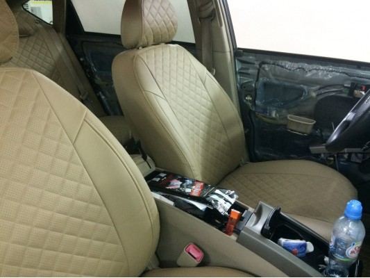 Авточехлы на Toyota Prius